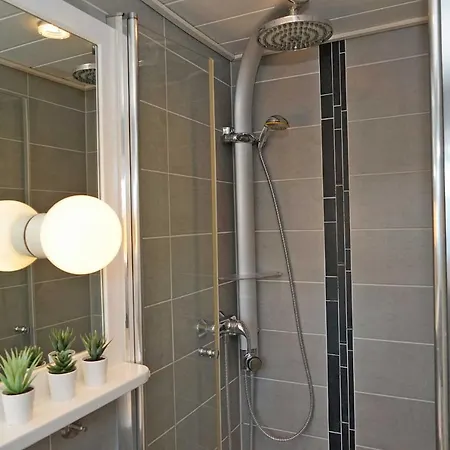 Zeltdachhaus Mit Viel Platz _ Park * Damp