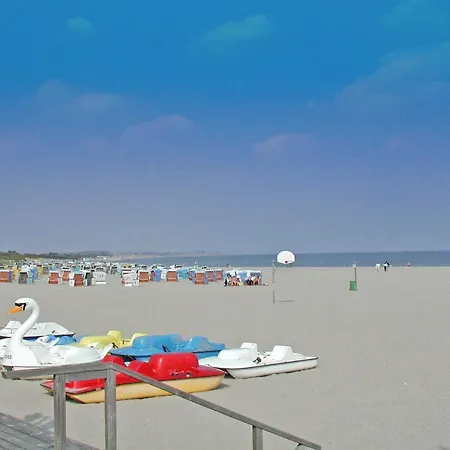 Zeltdachhaus Mit Viel Platz _ Park