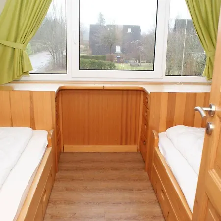 Zeltdachhaus Mit Viel Platz _ Park Damp